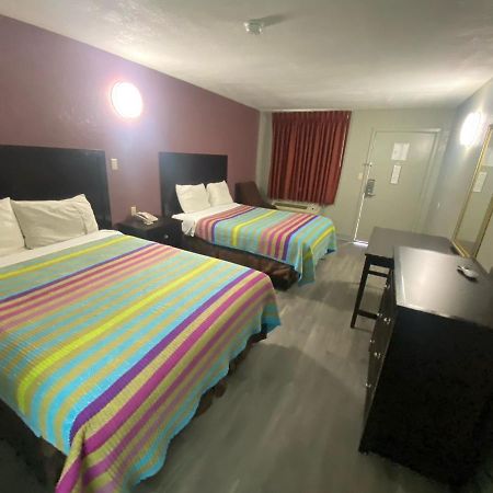 Diamond Inn Форест Сити Екстериор снимка