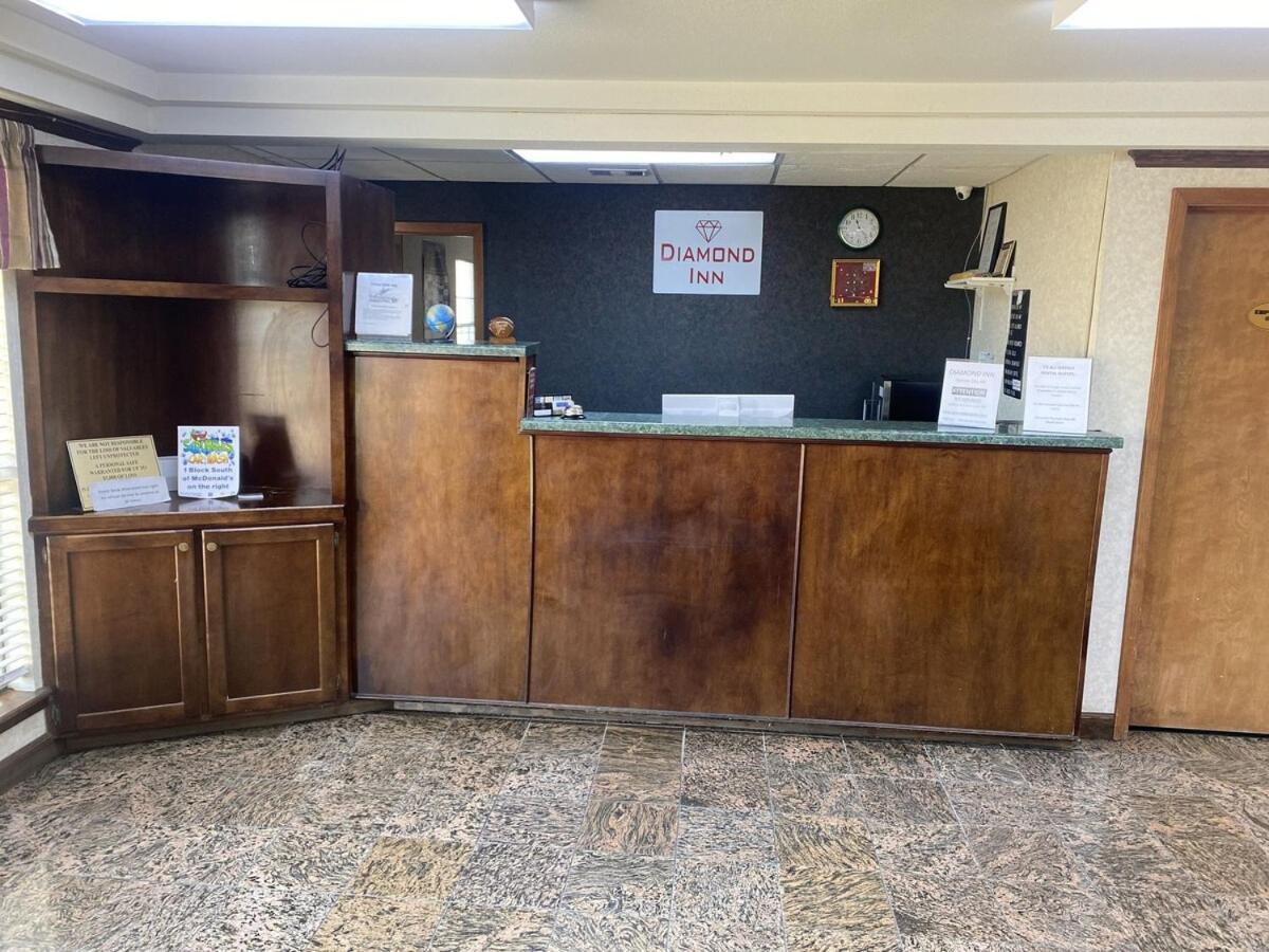 Diamond Inn Форест Сити Екстериор снимка