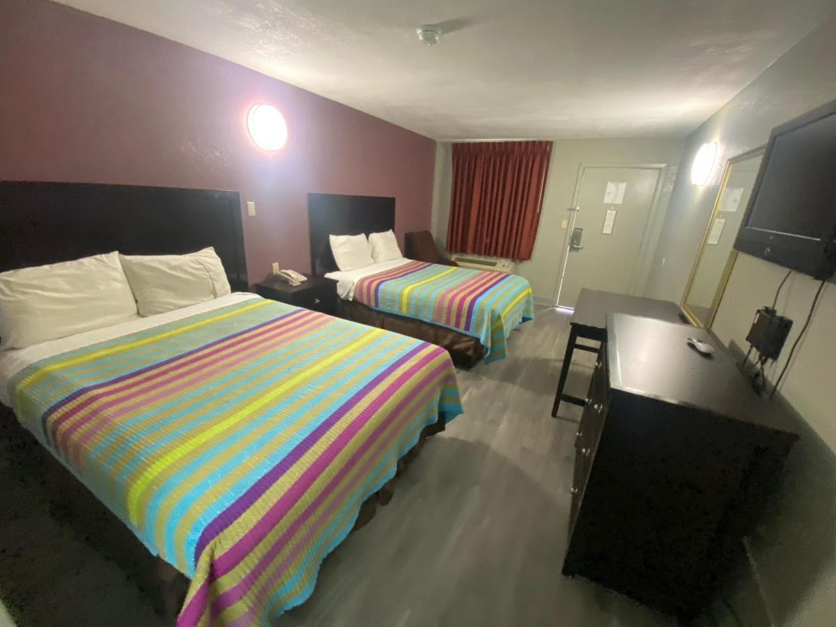Diamond Inn Форест Сити Екстериор снимка