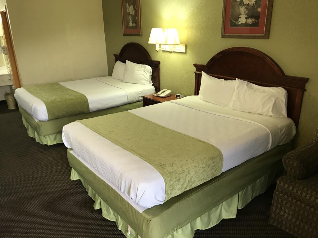 Diamond Inn Форест Сити Екстериор снимка